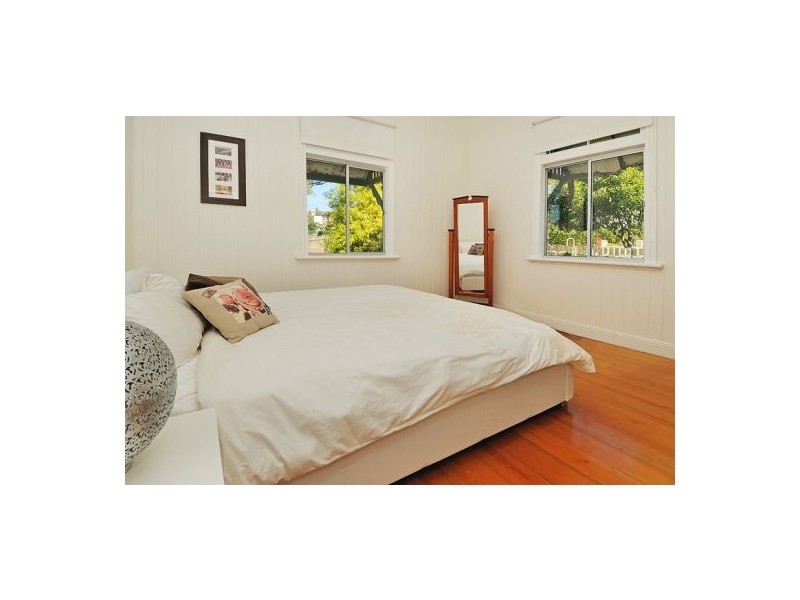 45 Pembroke Rd, Coorparoo QLD 4151