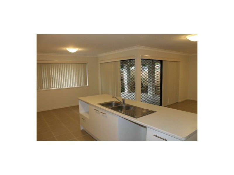 108 Cameron Pde, Wynnum QLD 4178