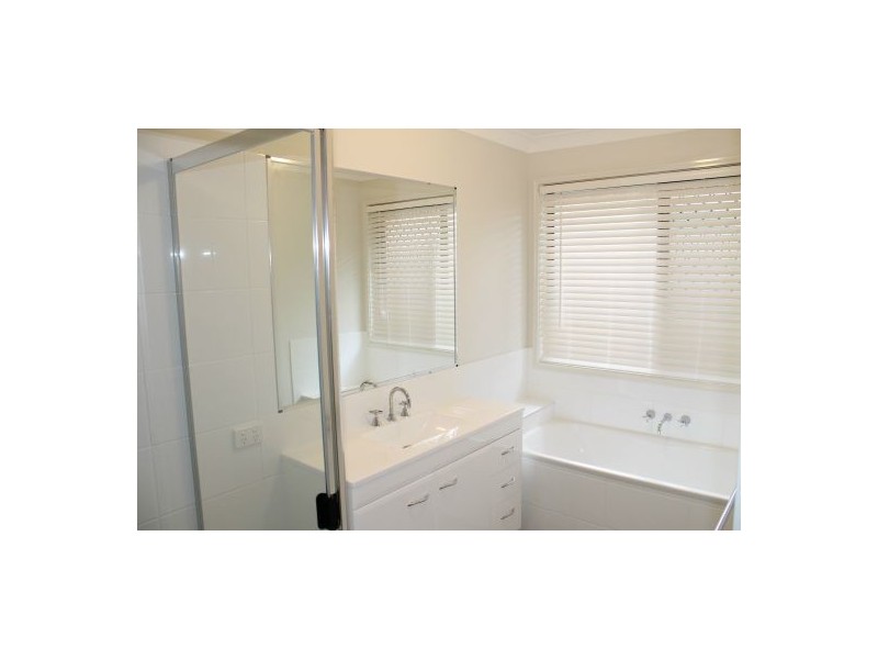 108 Cameron Pde, Wynnum QLD 4178