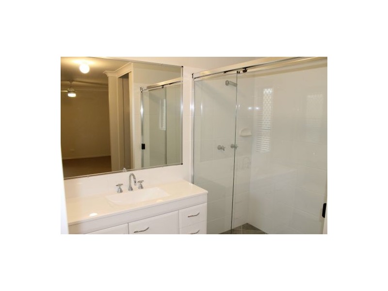 108 Cameron Pde, Wynnum QLD 4178