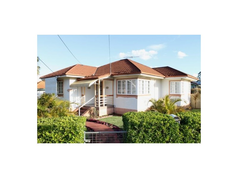 1 Binya Street, Holland Park QLD 4121