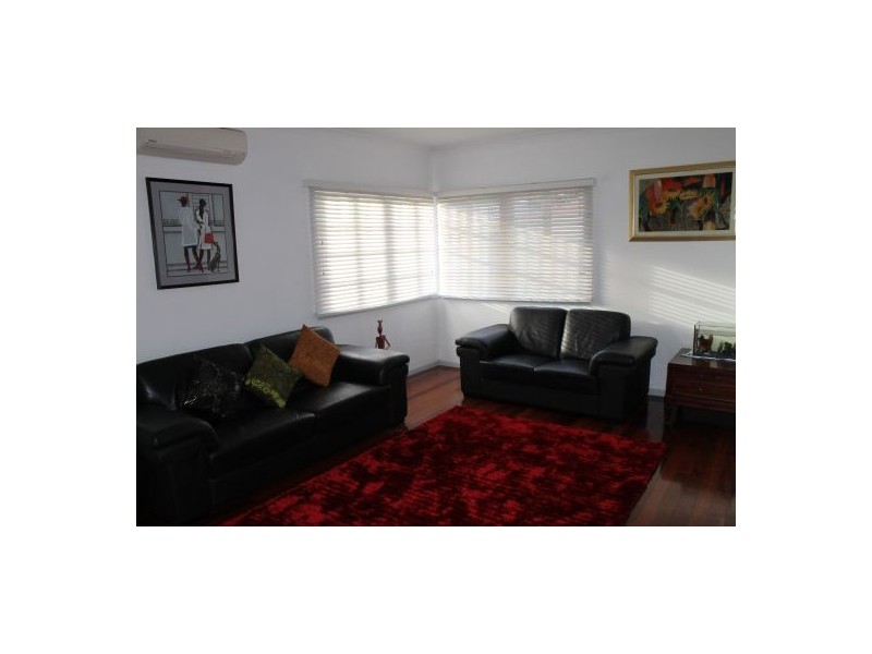 1 Binya Street, Holland Park QLD 4121