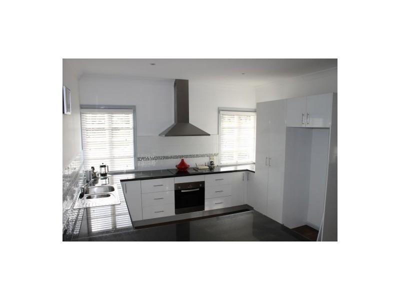 1 Binya Street, Holland Park QLD 4121