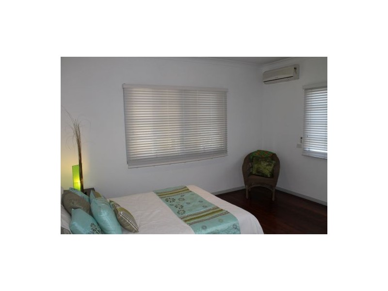 1 Binya Street, Holland Park QLD 4121