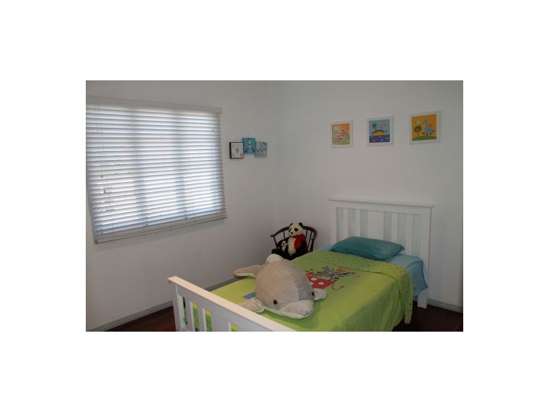 1 Binya Street, Holland Park QLD 4121