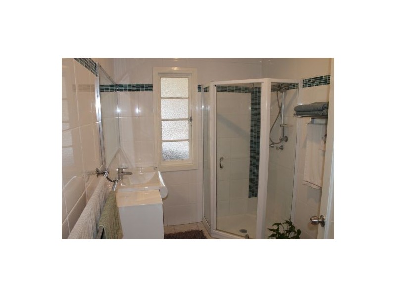 1 Binya Street, Holland Park QLD 4121