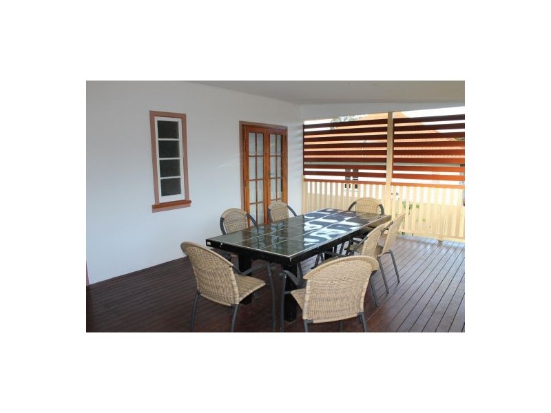 1 Binya Street, Holland Park QLD 4121