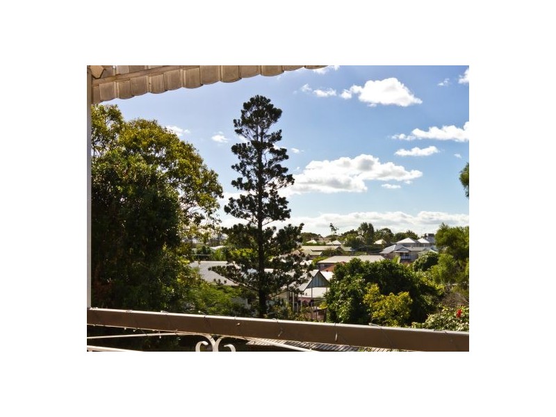 4 11 Galway Street, Greenslopes QLD 4120