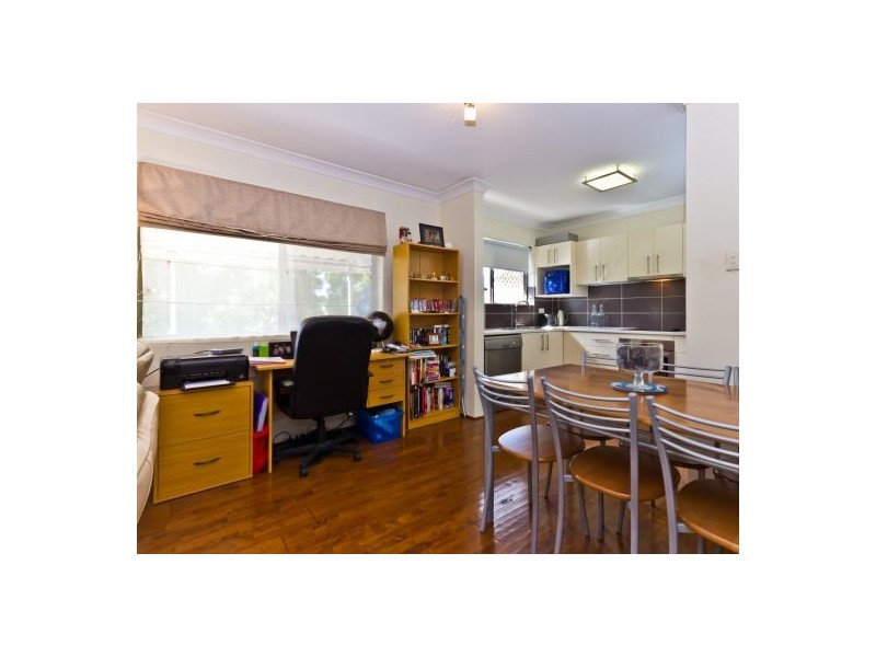 4 11 Galway Street, Greenslopes QLD 4120