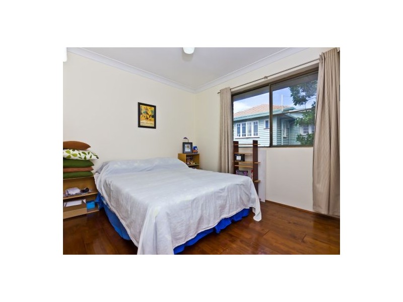 4 11 Galway Street, Greenslopes QLD 4120