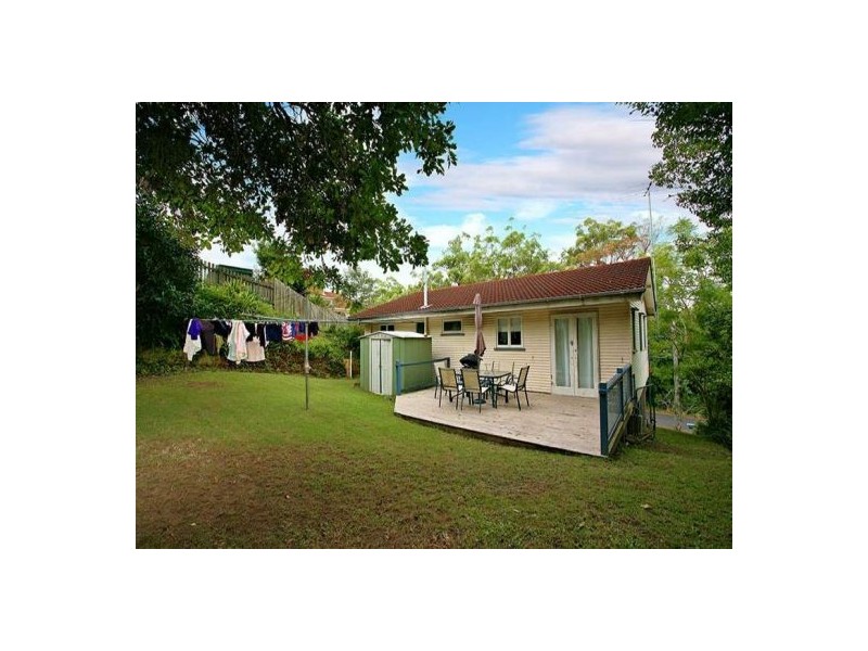 1 Roseglen Street, Greenslopes QLD 4120