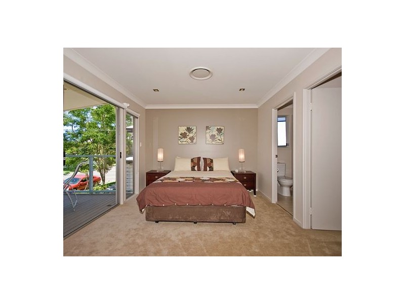 11 Jackson Street, Hamilton QLD 4007