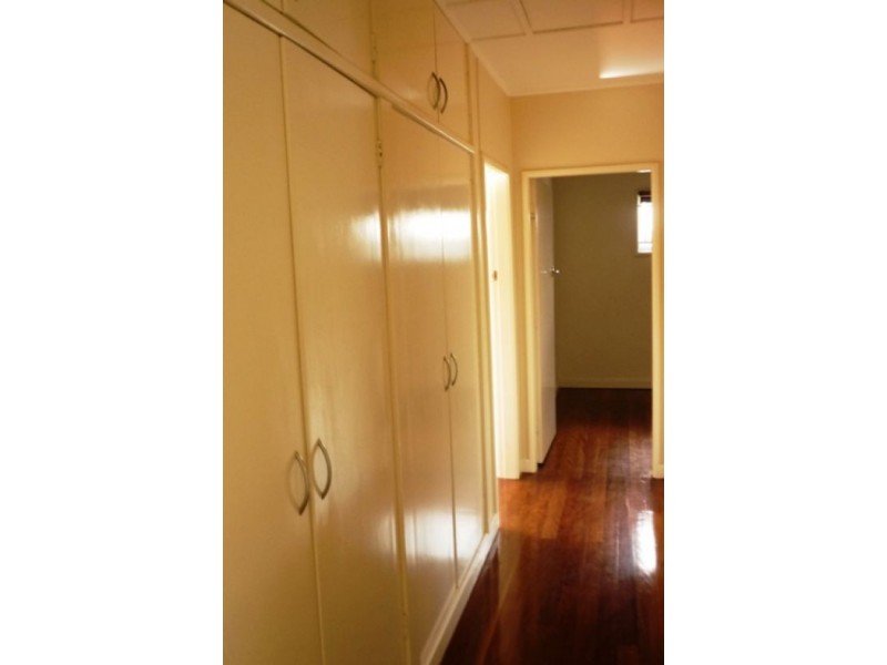 8 Brinawa Street, Camp Hill QLD 4152