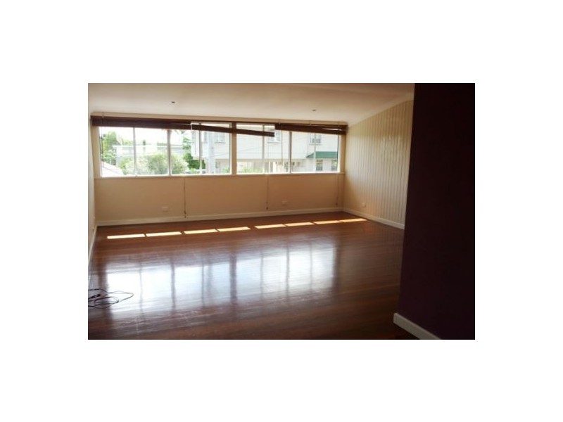 8 Brinawa Street, Camp Hill QLD 4152