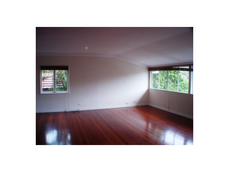 8a Brinawa Street, Camp Hill QLD 4152