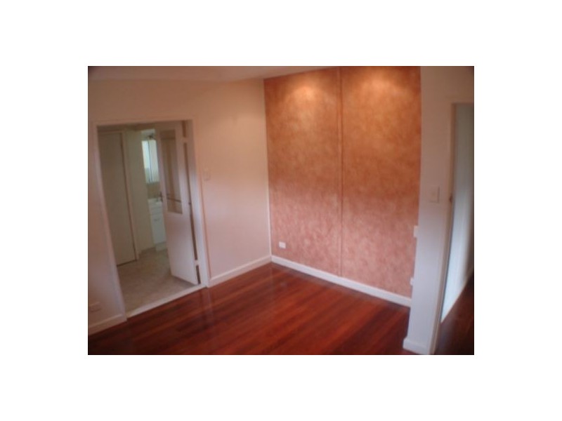 8a Brinawa Street, Camp Hill QLD 4152