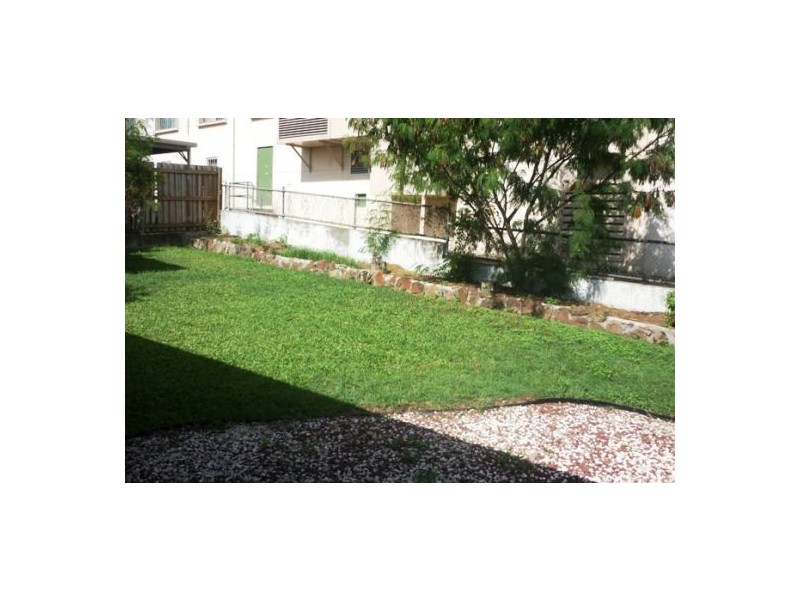 8a Brinawa Street, Camp Hill QLD 4152