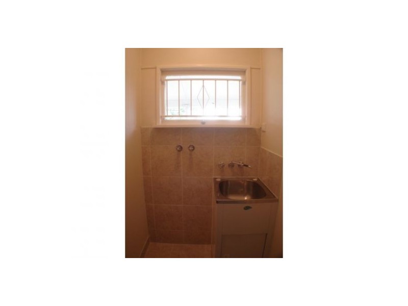 8a Brinawa Street, Camp Hill QLD 4152