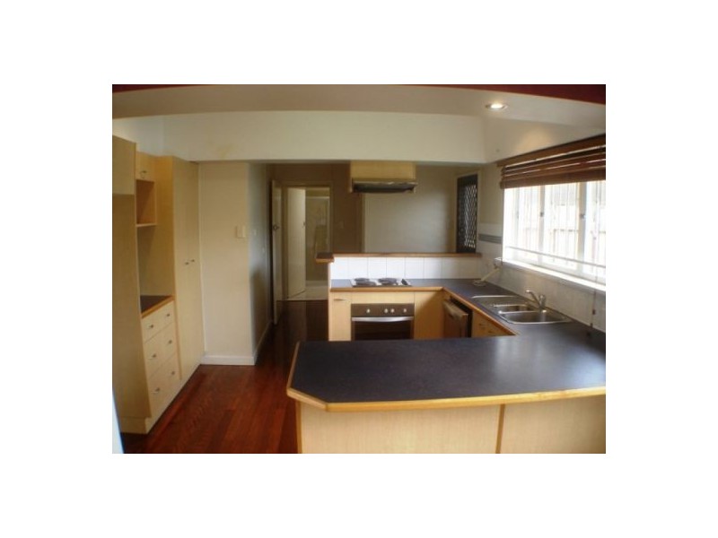 8a Brinawa Street, Camp Hill QLD 4152