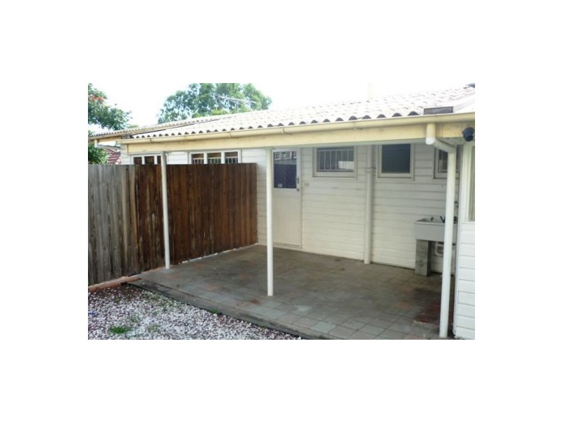 8a Brinawa Street, Camp Hill QLD 4152