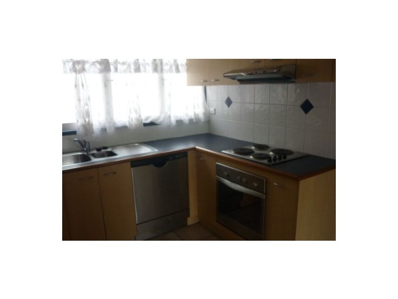 8b Brinawa Street, Camp Hill QLD 4152