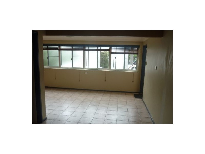 8b Brinawa Street, Camp Hill QLD 4152