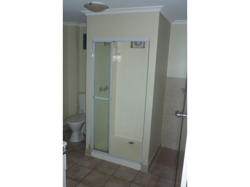 8b Brinawa Street, Camp Hill QLD 4152