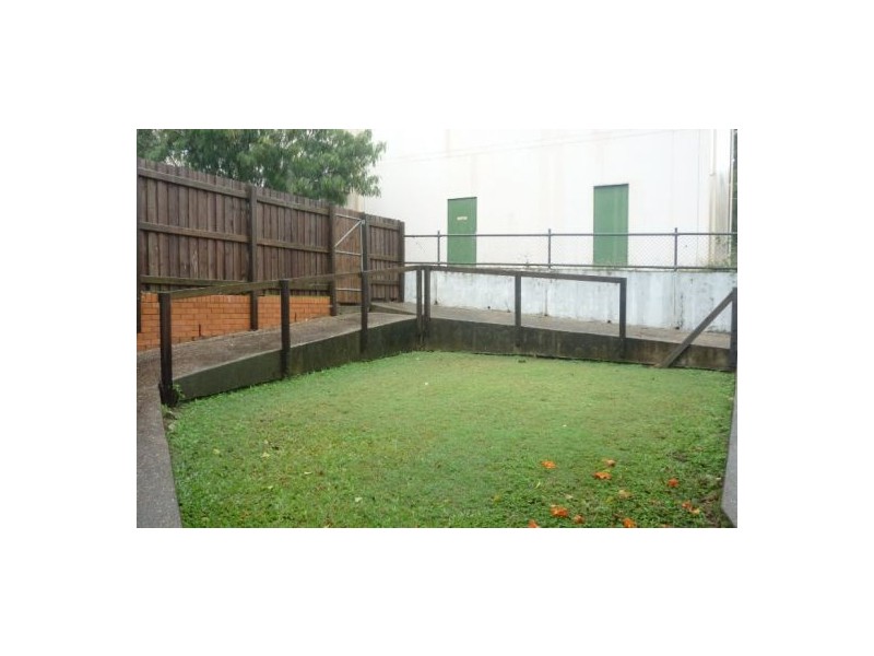 8b Brinawa Street, Camp Hill QLD 4152