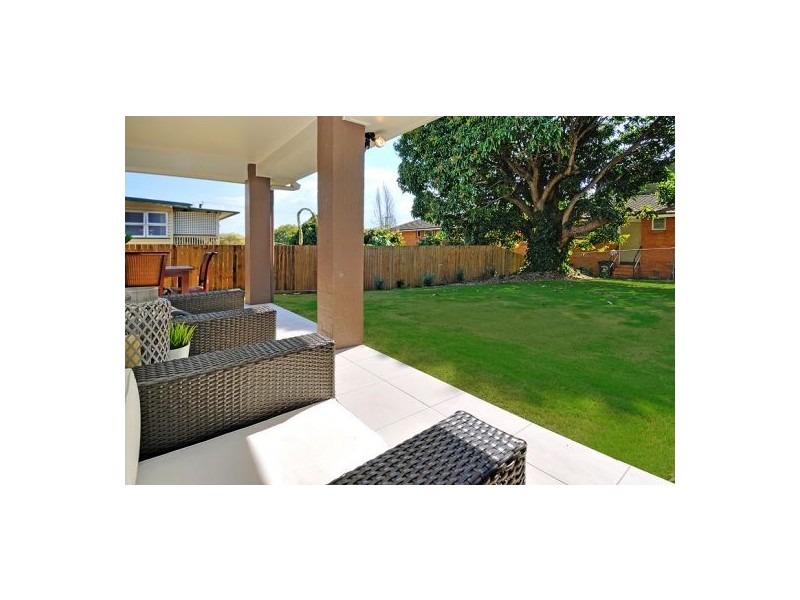 72 Holland Road, Holland Park QLD 4121