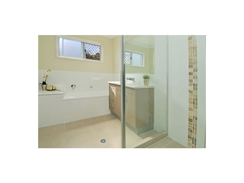 72 Holland Road, Holland Park QLD 4121