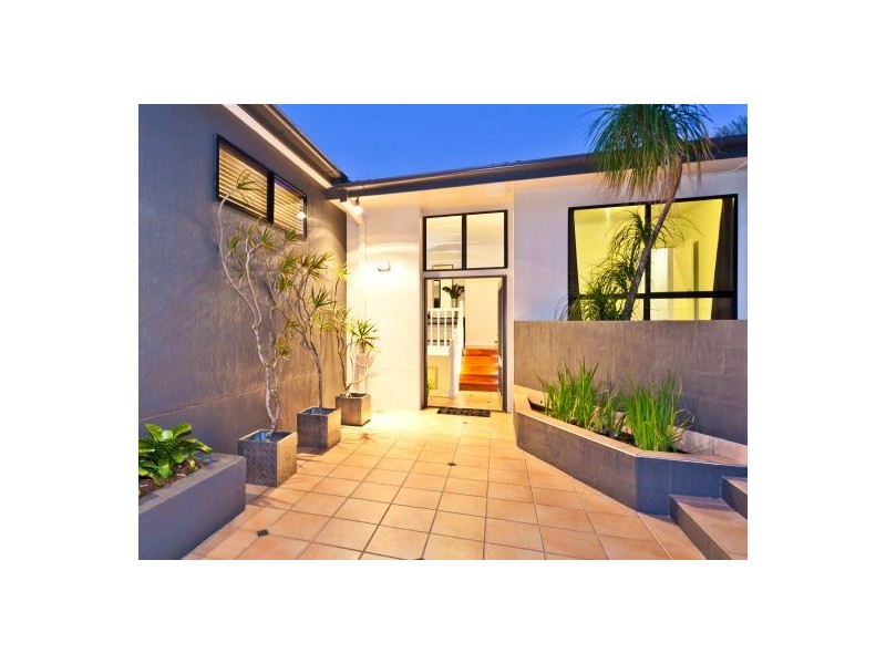 4 Harbut Street, Holland Park West QLD 4121