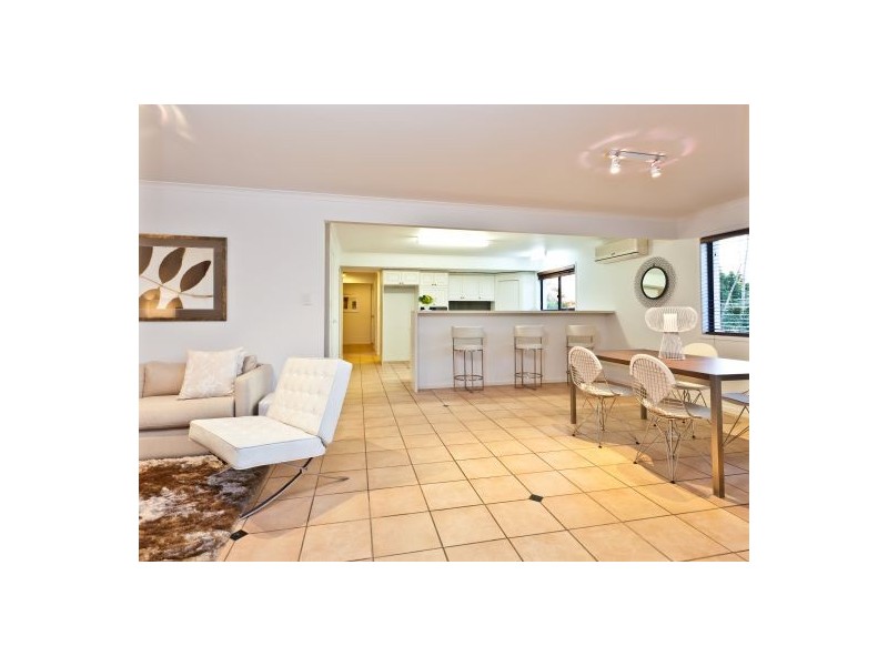 4 Harbut Street, Holland Park West QLD 4121