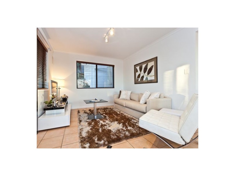 4 Harbut Street, Holland Park West QLD 4121
