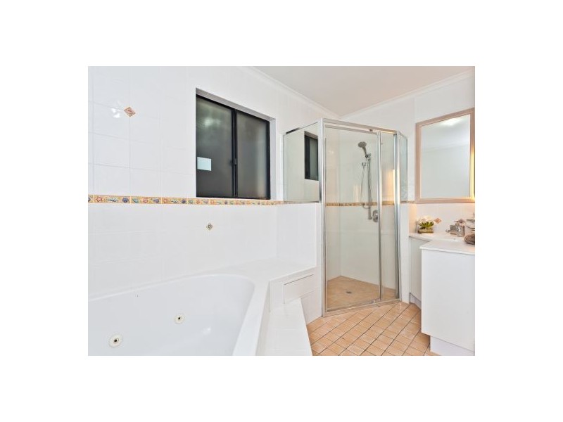 4 Harbut Street, Holland Park West QLD 4121