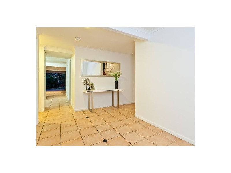 4 Harbut Street, Holland Park West QLD 4121