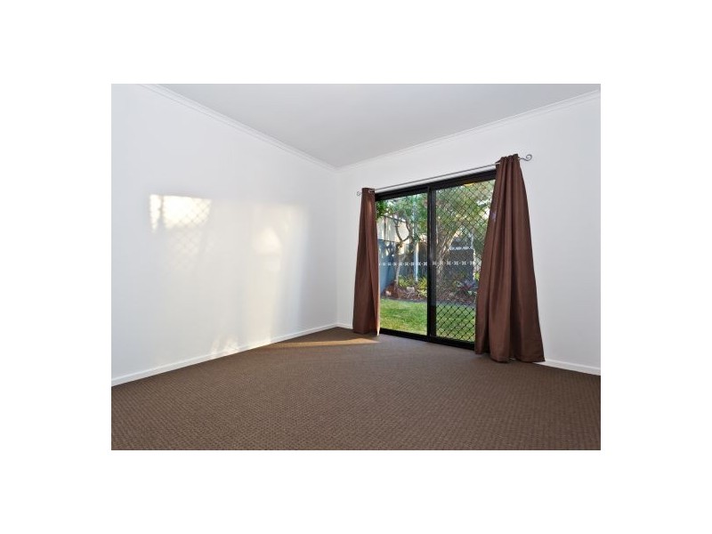 4 Harbut Street, Holland Park West QLD 4121