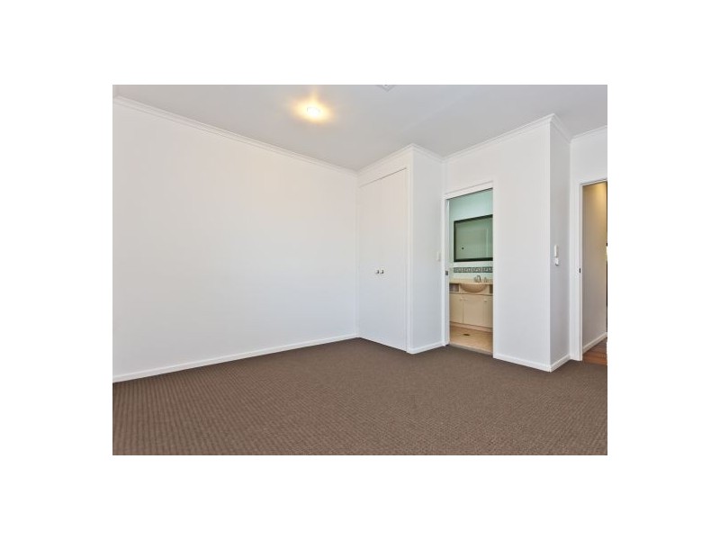 4 Harbut Street, Holland Park West QLD 4121