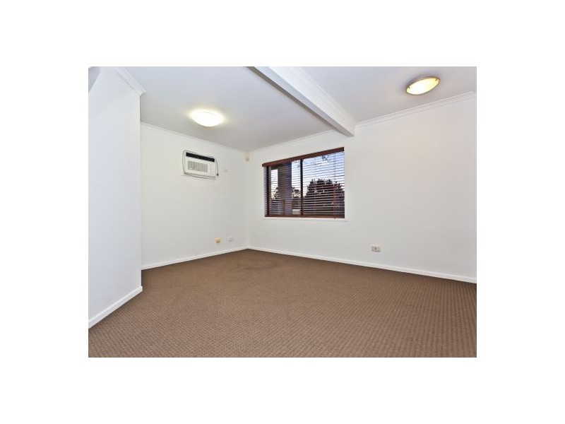 4 Harbut Street, Holland Park West QLD 4121