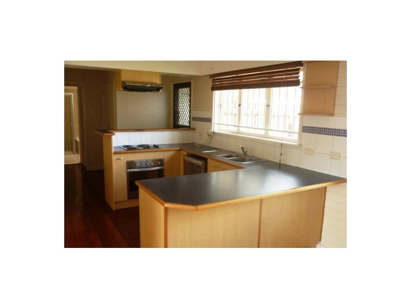 8 Brinawa Street, Camp Hill QLD 4152