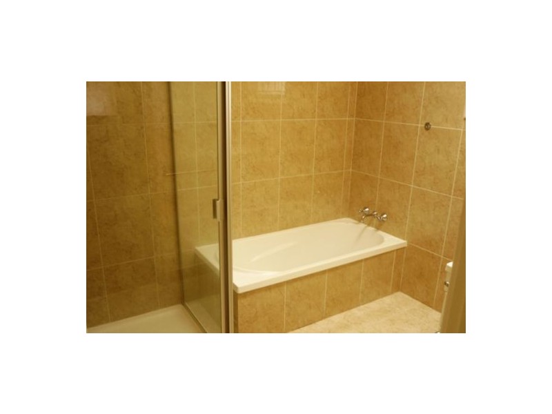 8 Brinawa Street, Camp Hill QLD 4152