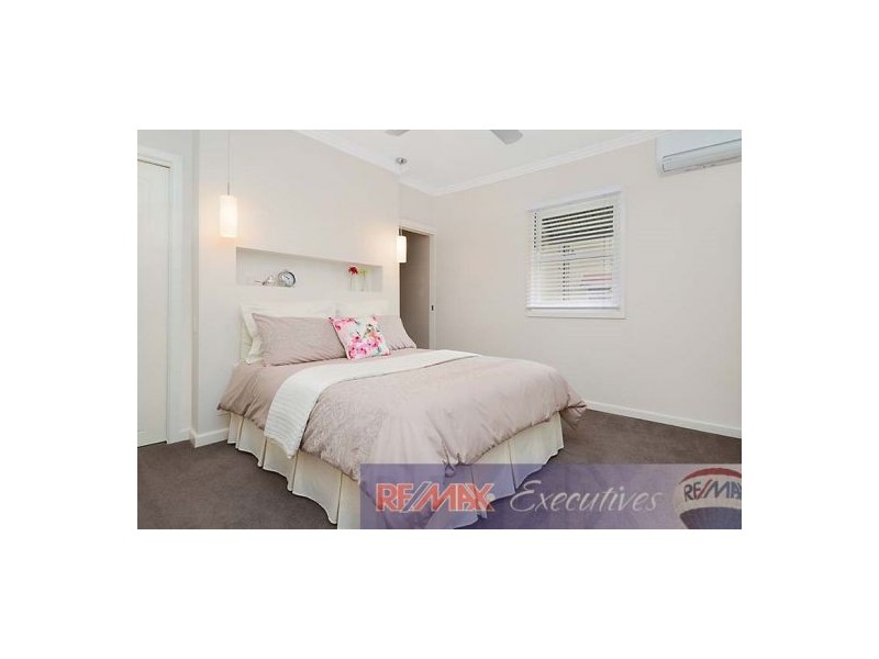 10 Captain Street, Holland Park West QLD 4121