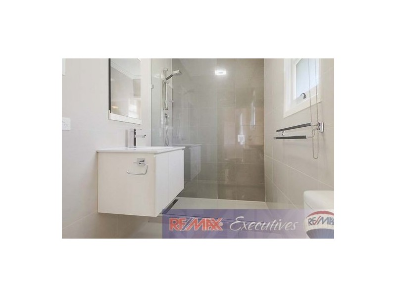 10 Captain Street, Holland Park West QLD 4121