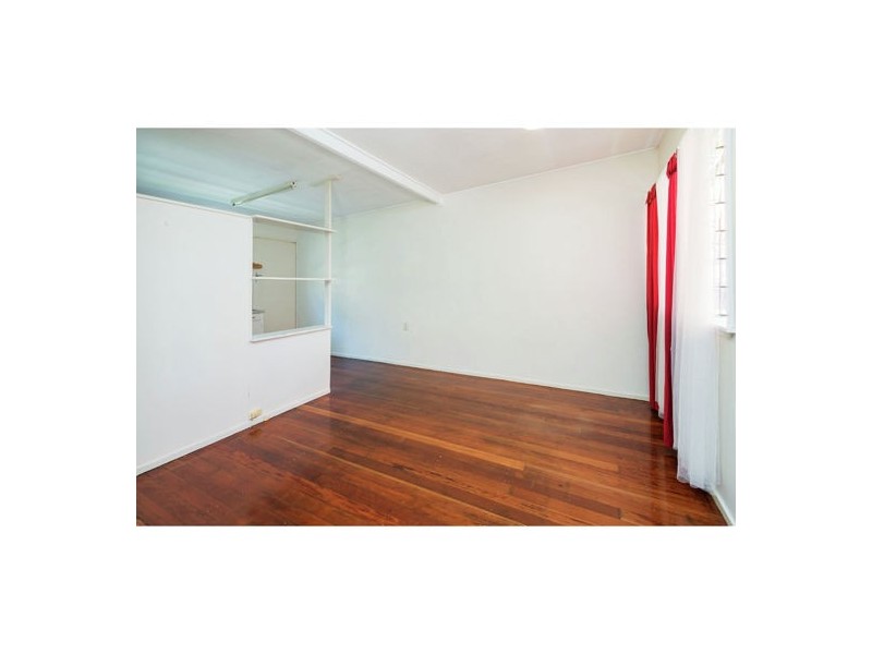 2/82 Raff Ave, Holland Park QLD 4121