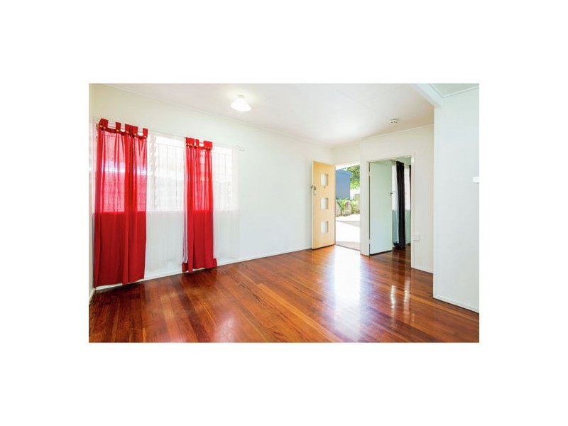 2/82 Raff Ave, Holland Park QLD 4121