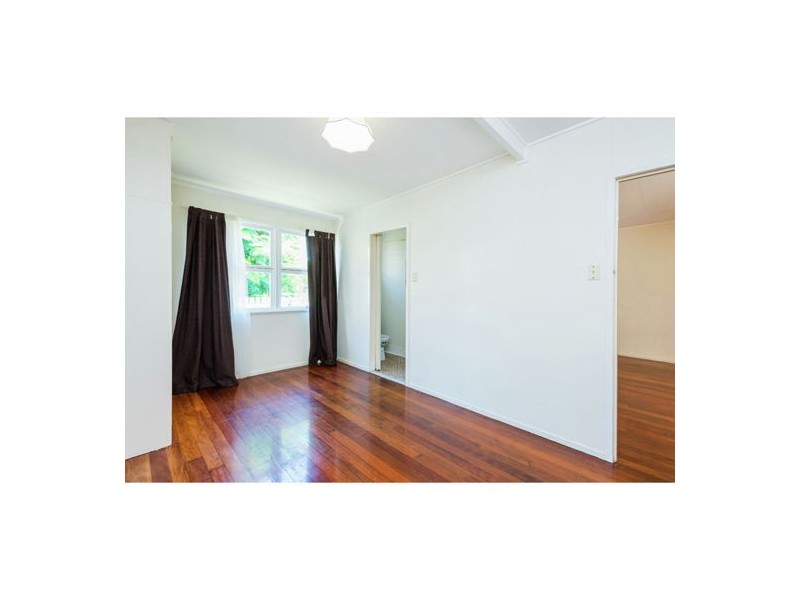 2/82 Raff Ave, Holland Park QLD 4121