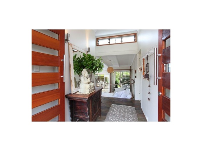 4 Craigmoor Street, Holland Park QLD 4121