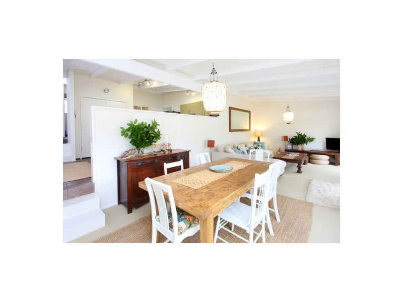 4 Craigmoor Street, Holland Park QLD 4121