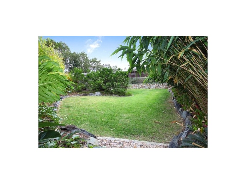 4 Craigmoor Street, Holland Park QLD 4121