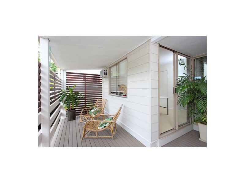 4 Craigmoor Street, Holland Park QLD 4121