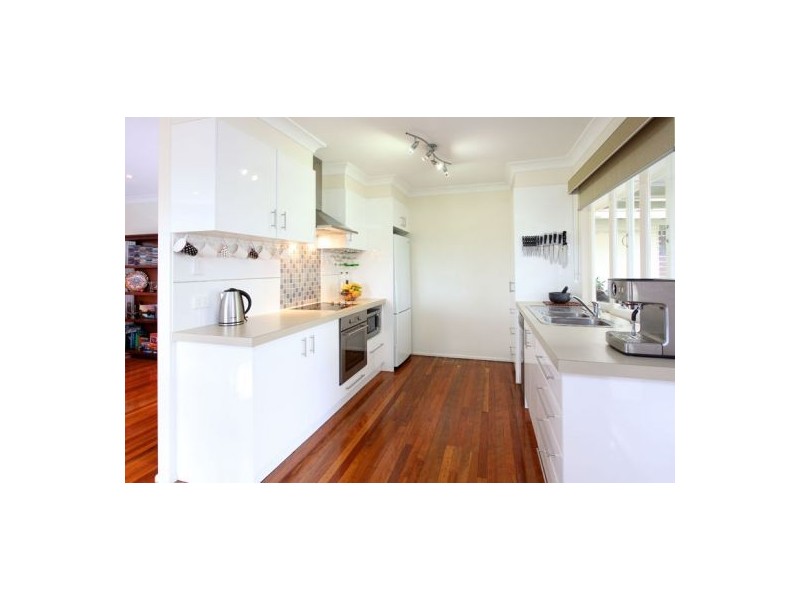 4 Stella Street, Holland Park QLD 4121